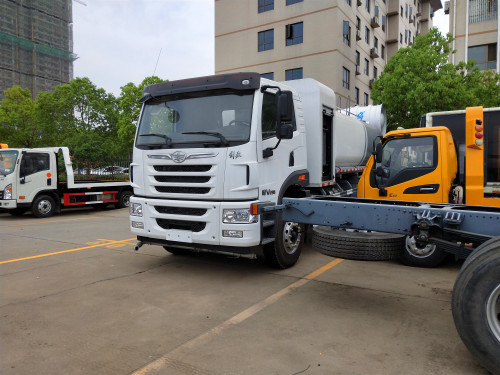 解放后雙橋國六排放18噸灑水噴霧車 解放后雙橋國六排放18噸灑水噴霧車