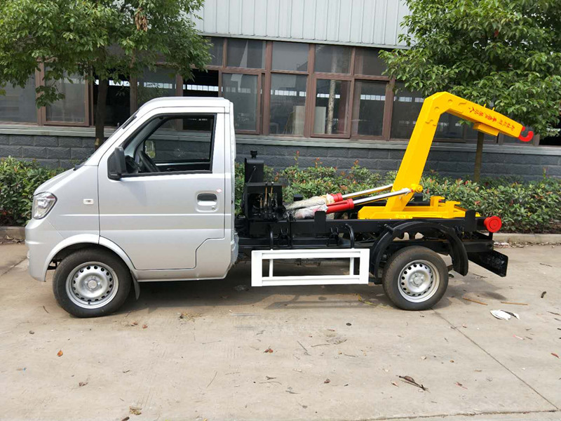 東風(fēng)小康可卸式垃圾車配置價(jià)格***多少錢-垃圾車生產(chǎn)廠家 東風(fēng)小康可卸式垃圾車配置價(jià)格***多少錢-垃圾車生產(chǎn)廠家