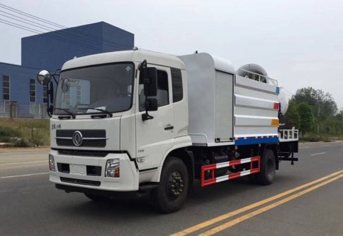 東風(fēng)天錦噴霧車(chē)