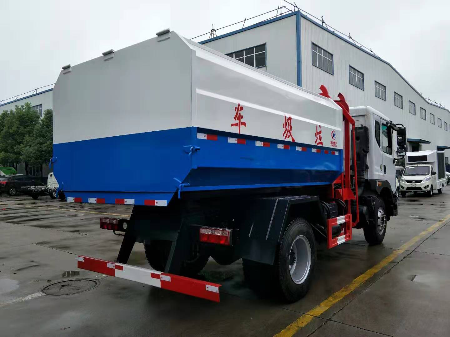 東風D9掛桶式垃圾車