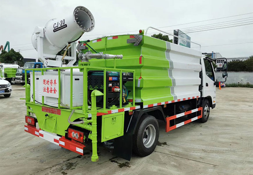 福田藍(lán)牌5噸灑水車(chē)后方展示圖